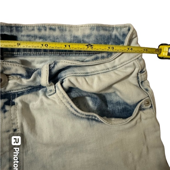 FOREVER 21 Jean Shorts Women's Size 29 Distressed High Rise Bleached Cuffed - Picture 4 of 5